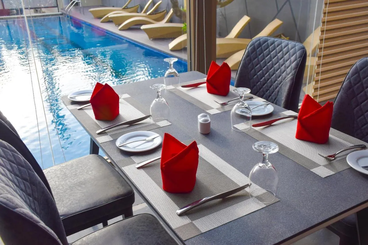****  Ruvisha Beach Hotel ネゴンボ スリランカ