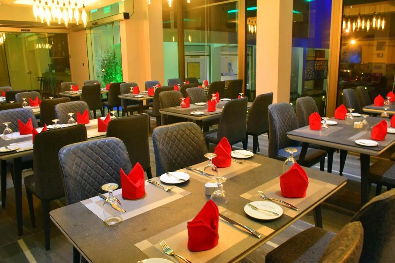 Ruvisha Beach Hotel Negombo 4*,